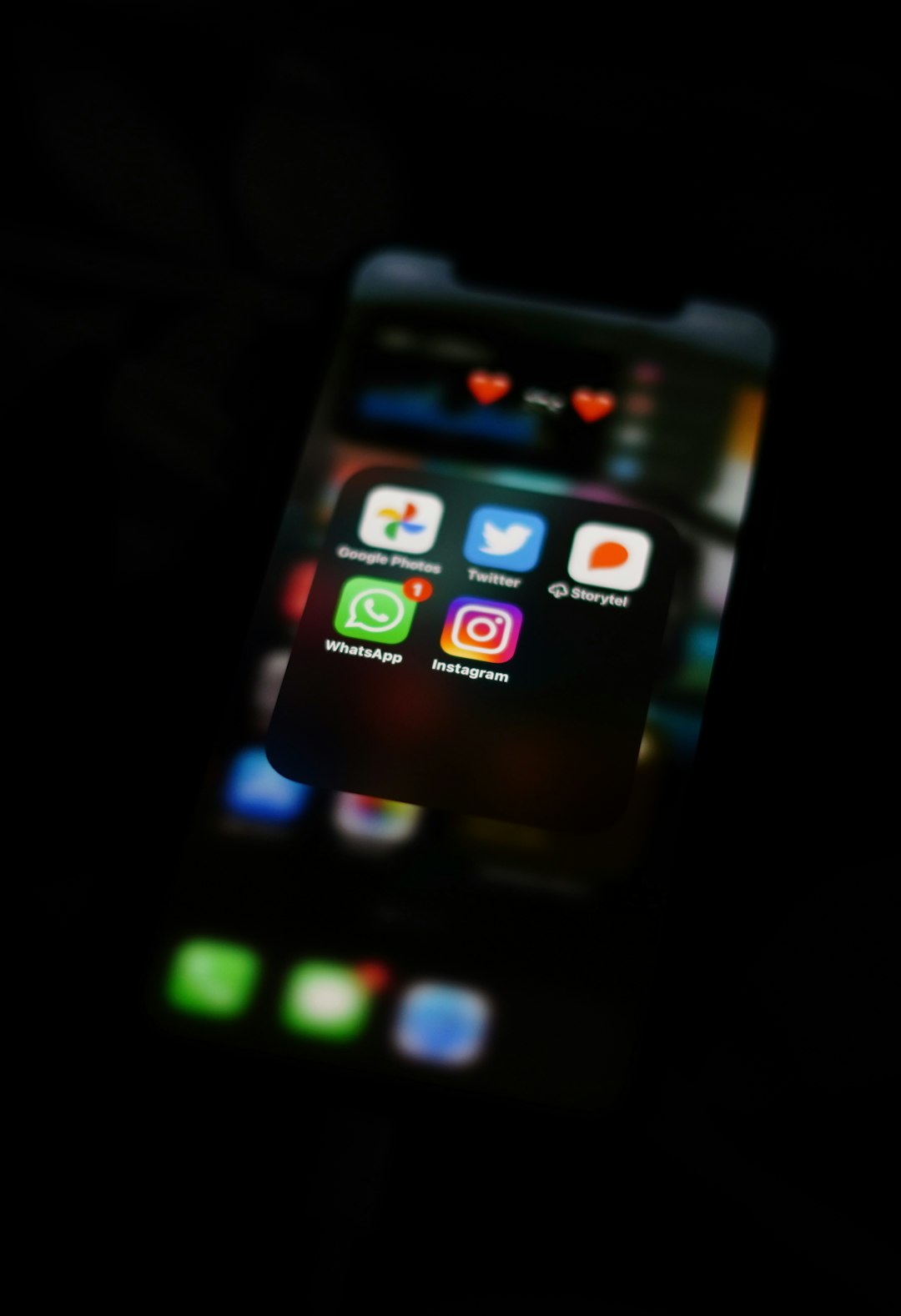 black-iphone-4-turned-on-screen-0wjjzmyc-xu